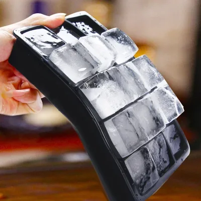 Moule à glaçons en silicone noir avec couvercle – image 2